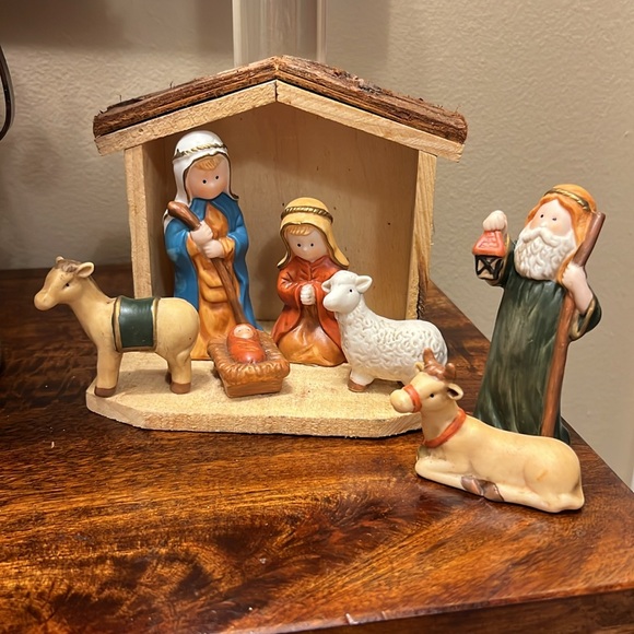 Vintage Nativity Set ~ Home For The Holidays - Picture 5 of 17